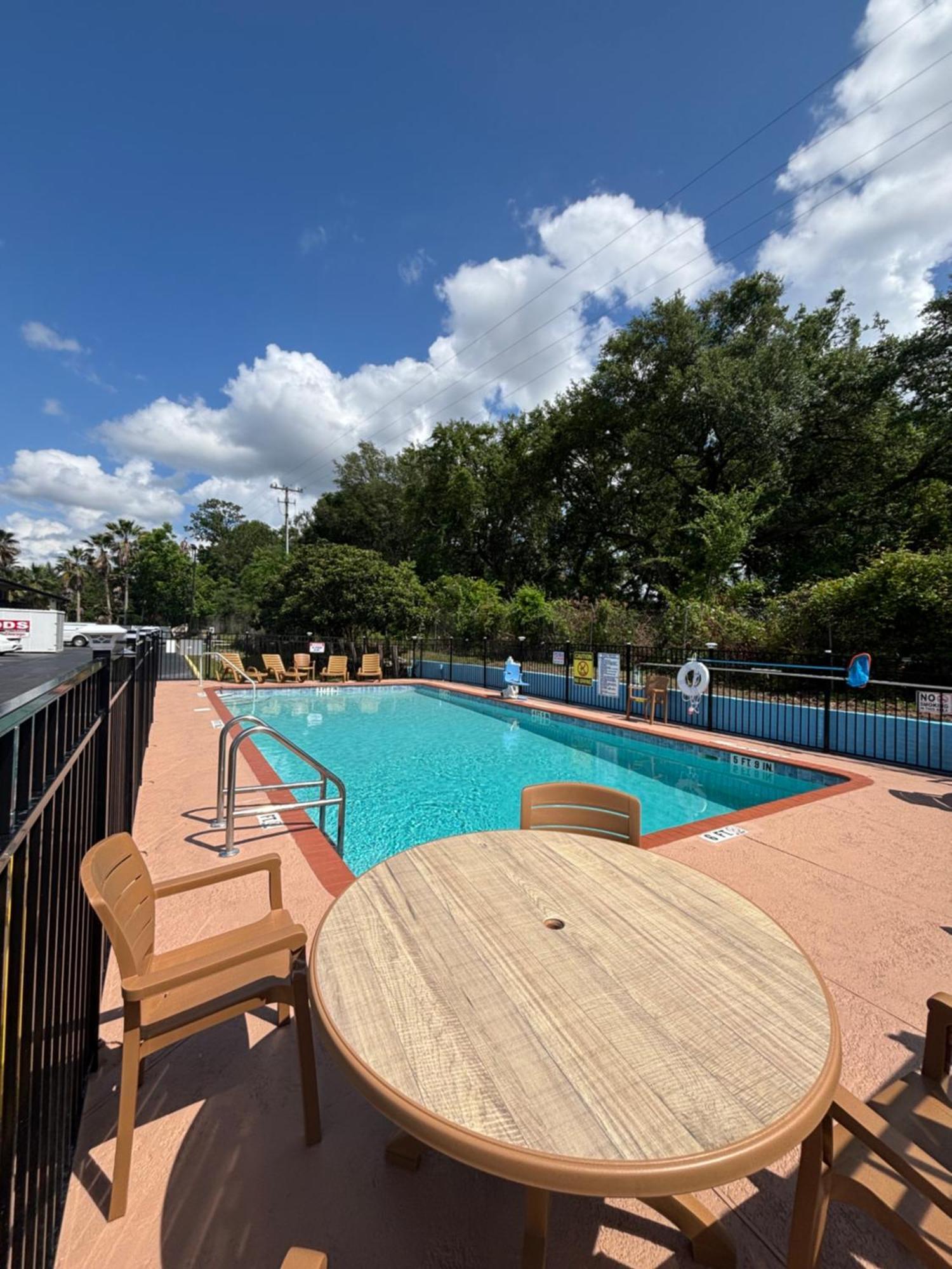 High Springs Inn Soon To Be Clarion Pointe Alachua Zewnętrze zdjęcie